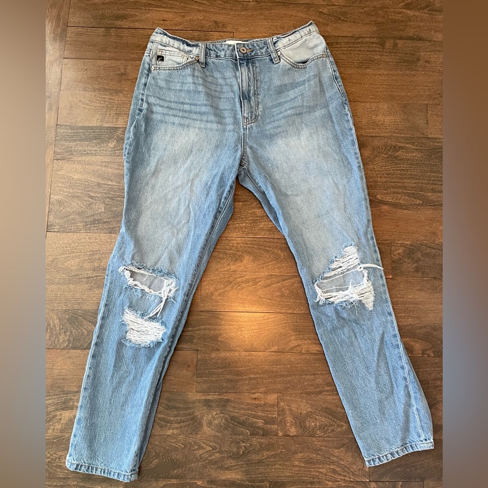 KanCan Distressed High Rise Mom Jeans Size 9/28